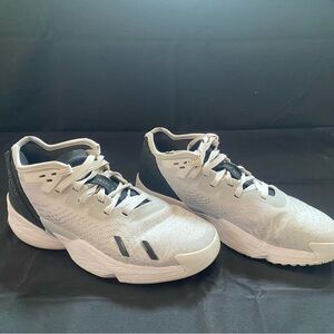 adidas Unisex-Adult D.o.n. Issue 4 Basketball Shoe